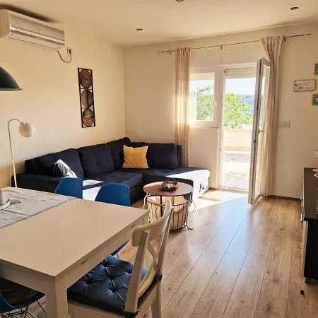 Petra Apartment *